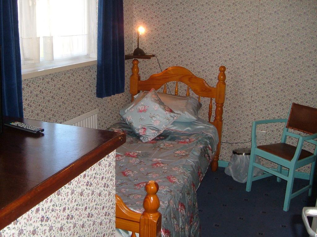 Tremains Guest House Bridgend  Habitación foto