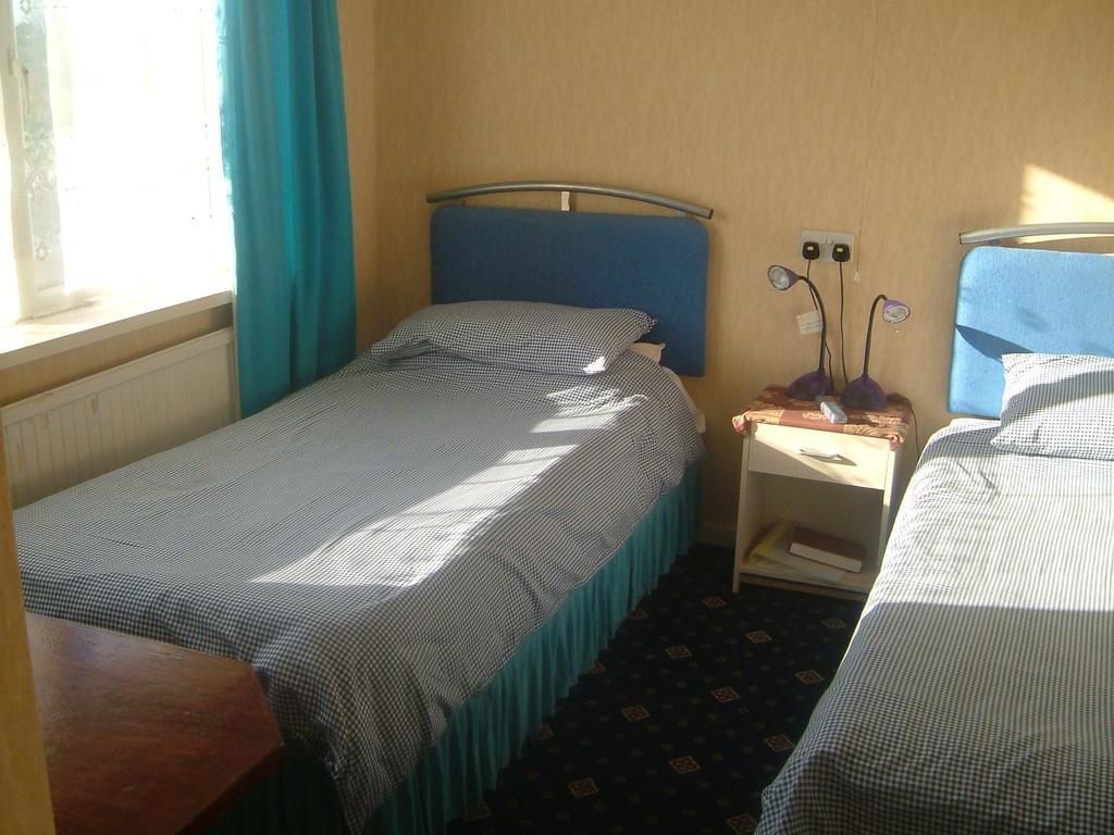 Tremains Guest House Bridgend  Habitación foto